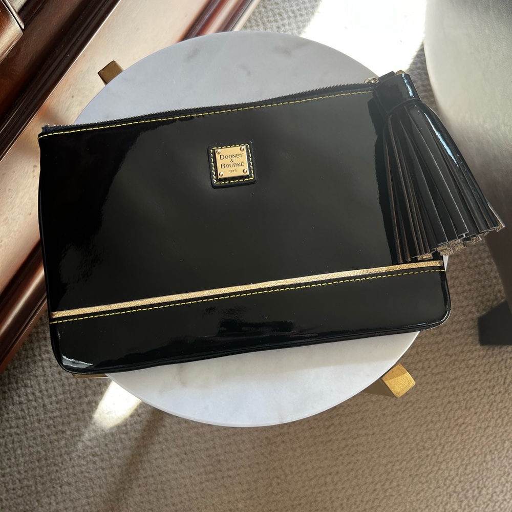 NEW DOONEY&BOURKE CLUTCH